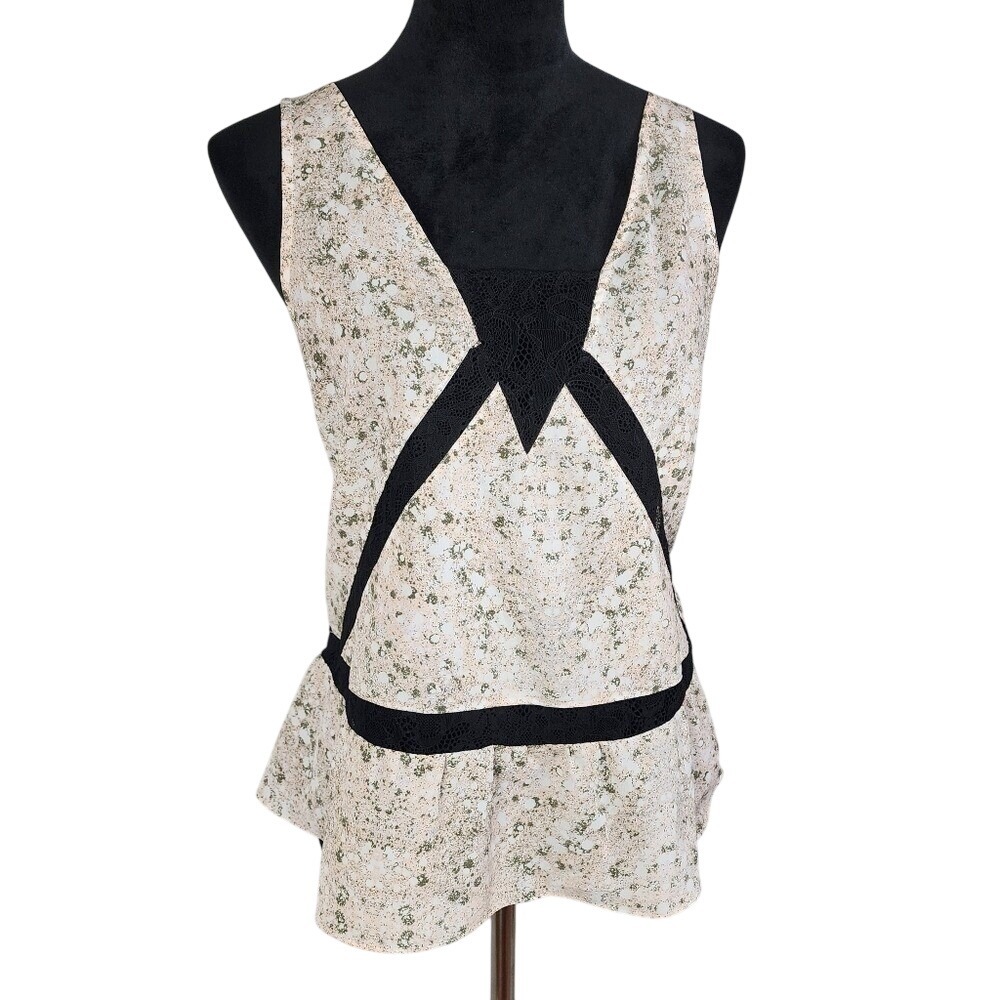BCBGeneration Size Medium Sleeveless Pebble Paint Splat Black Lace Detail Tank
